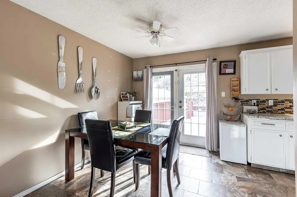7 Valleyview Drive SW Medicine Hat AB T1A7K5