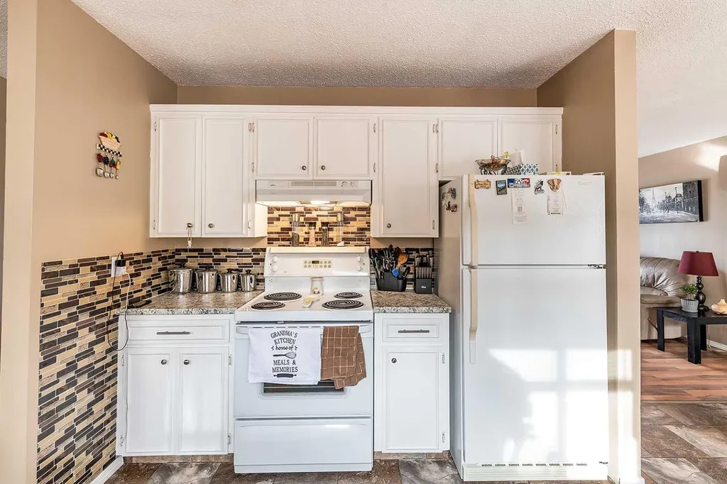 7 Valleyview Drive SW Medicine Hat AB T1A7K5