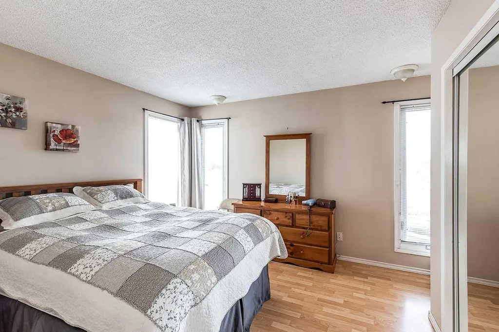 7 Valleyview Drive SW Medicine Hat AB T1A7K5