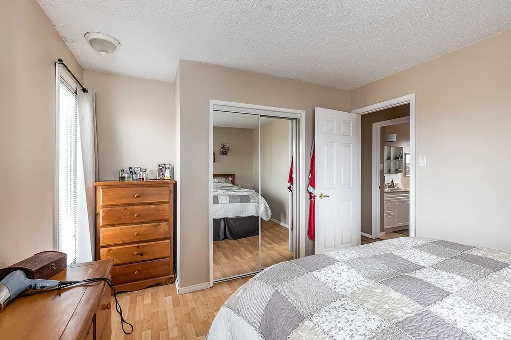 7 Valleyview Drive SW Medicine Hat AB T1A7K5