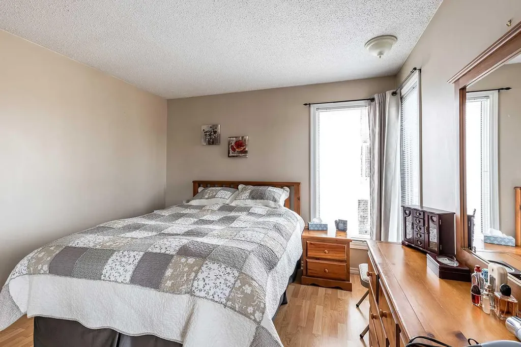 7 Valleyview Drive SW Medicine Hat AB T1A7K5