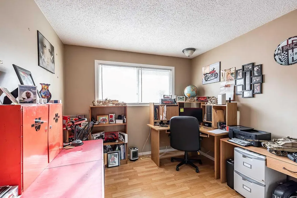 7 Valleyview Drive SW Medicine Hat AB T1A7K5