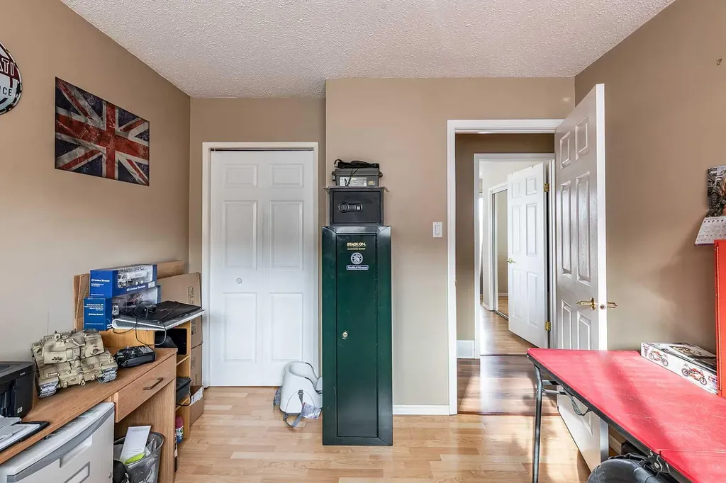 7 Valleyview Drive SW Medicine Hat AB T1A7K5