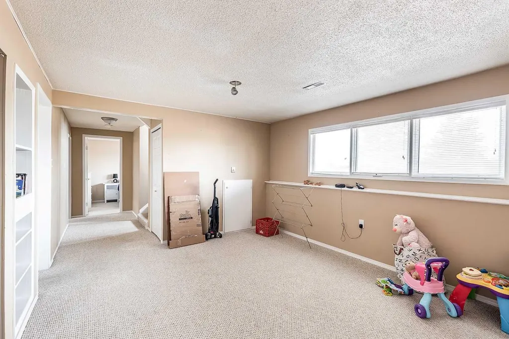 7 Valleyview Drive SW Medicine Hat AB T1A7K5