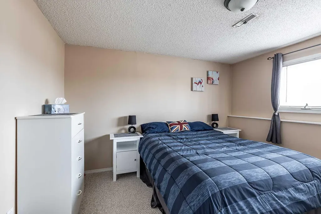 7 Valleyview Drive SW Medicine Hat AB T1A7K5