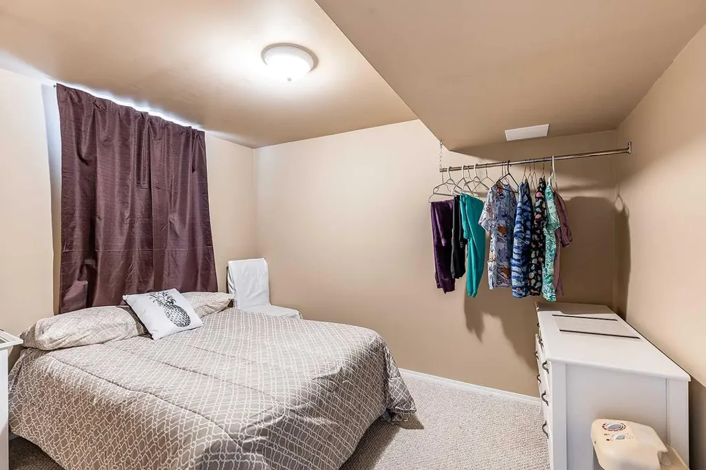 7 Valleyview Drive SW Medicine Hat AB T1A7K5