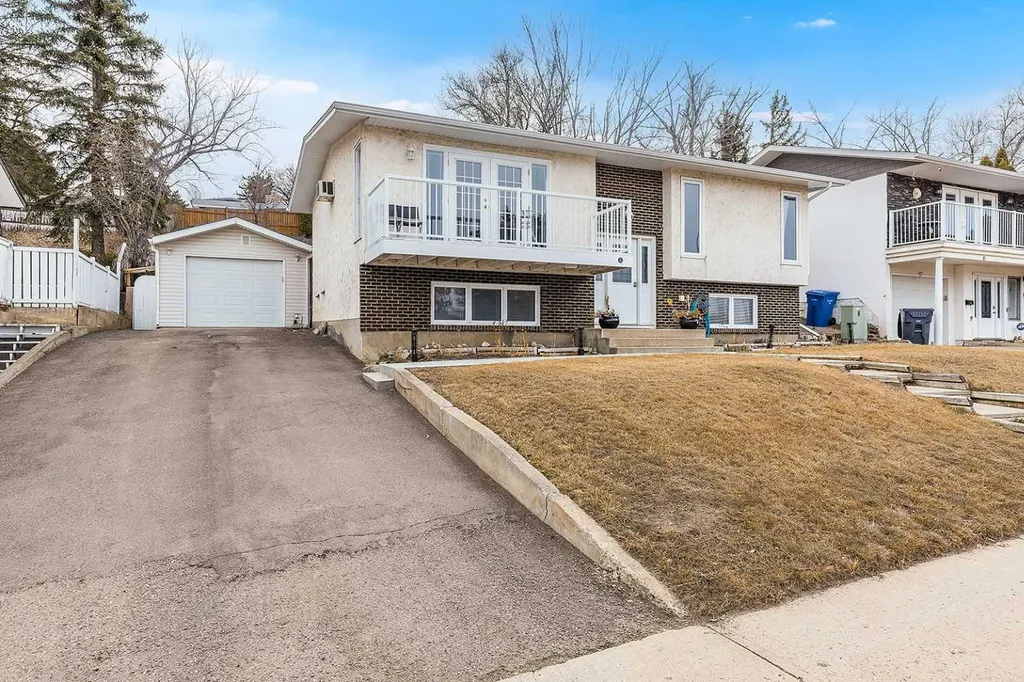 7 Valleyview Drive SW Medicine Hat AB T1A7K5
