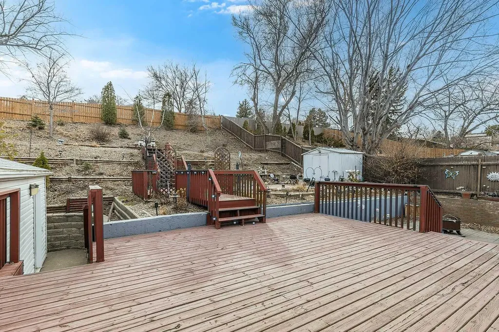7 Valleyview Drive SW Medicine Hat AB T1A7K5