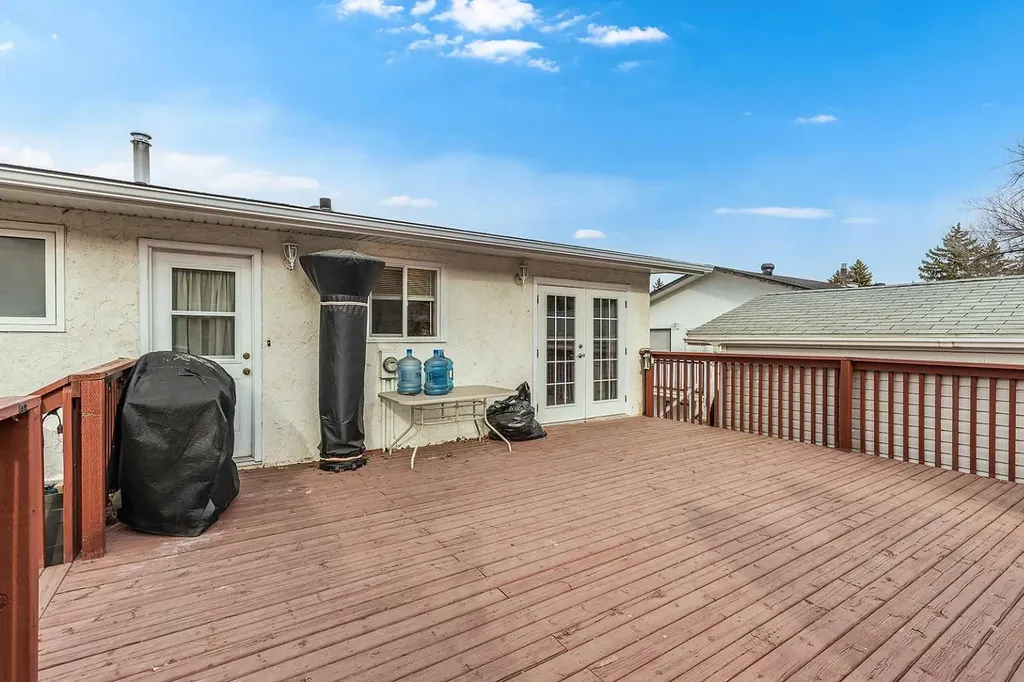 7 Valleyview Drive SW Medicine Hat AB T1A7K5