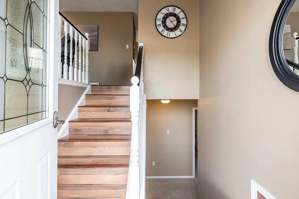 7 Valleyview Drive SW Medicine Hat AB T1A7K5