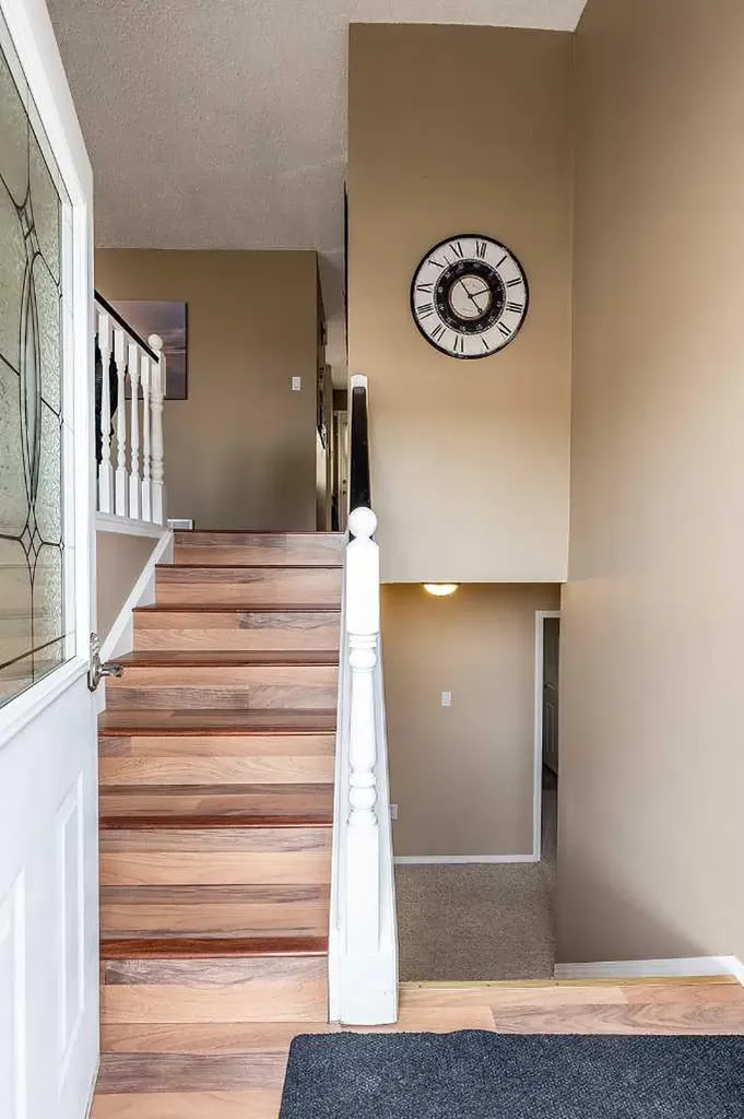 7 Valleyview Drive SW Medicine Hat AB T1A7K5