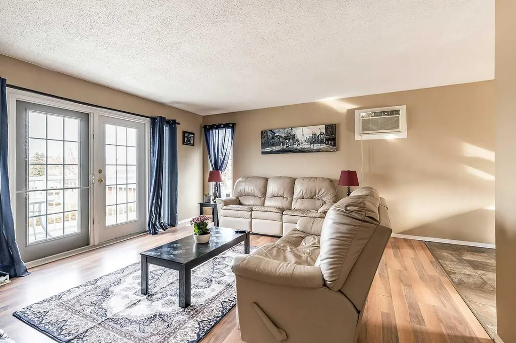 7 Valleyview Drive SW Medicine Hat AB T1A7K5