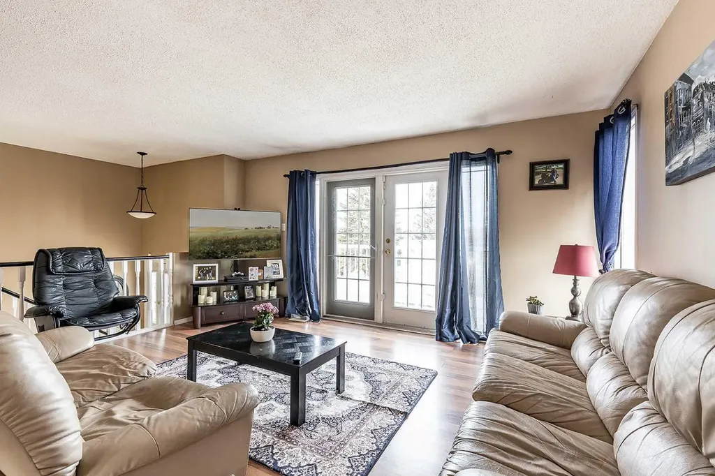 7 Valleyview Drive SW Medicine Hat AB T1A7K5