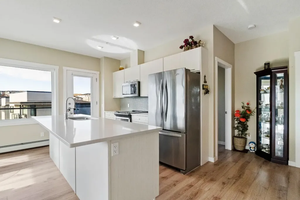 214 Sherwood Square NW Calgary AB T3R 1T6