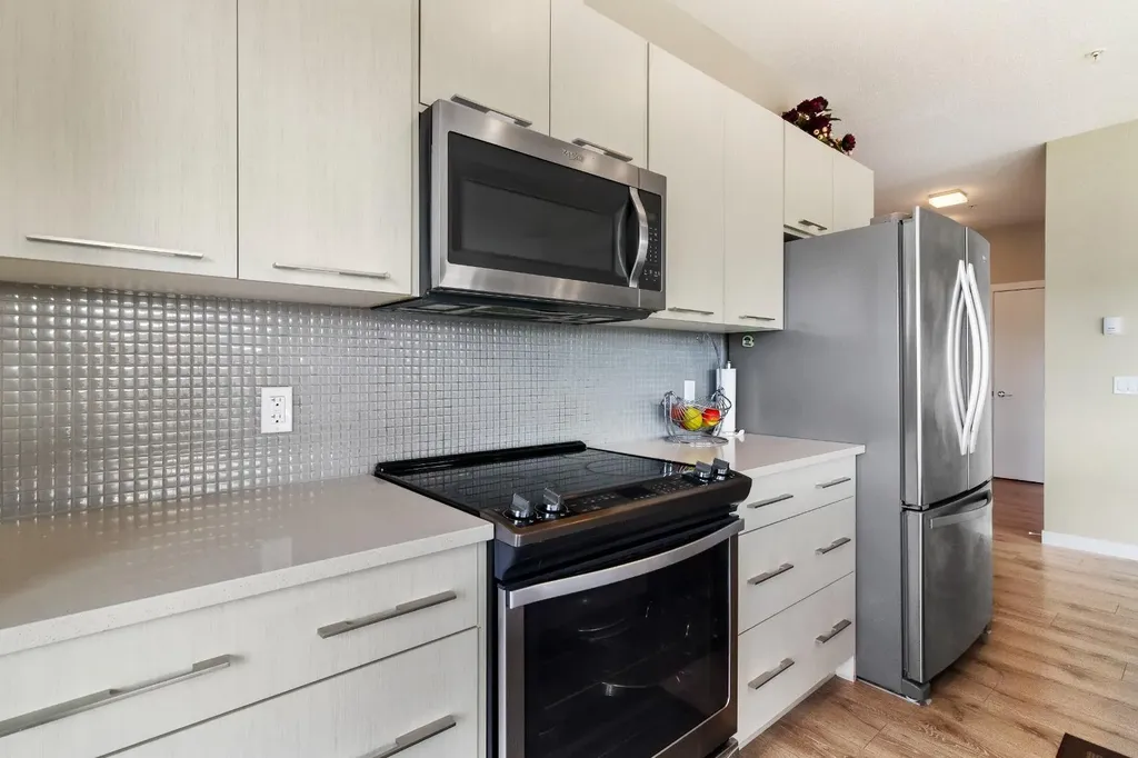 214 Sherwood Square NW Calgary AB T3R 1T6