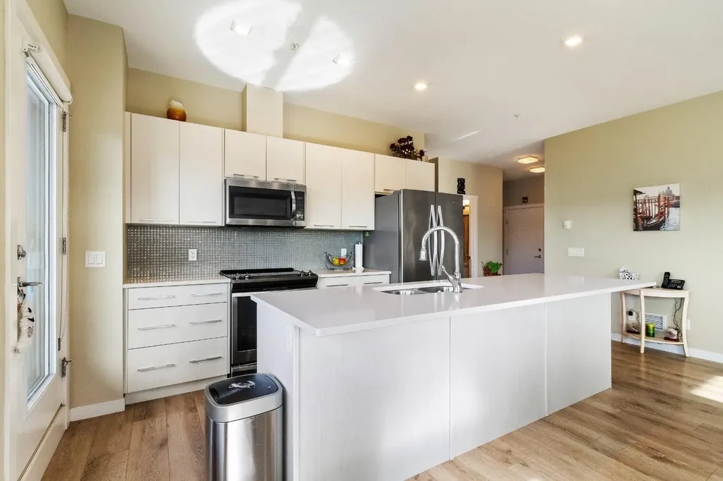 214 Sherwood Square NW Calgary AB T3R 1T6