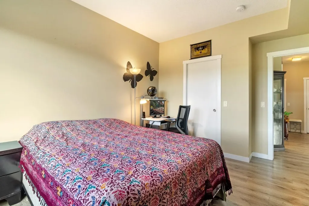 214 Sherwood Square NW Calgary AB T3R 1T6