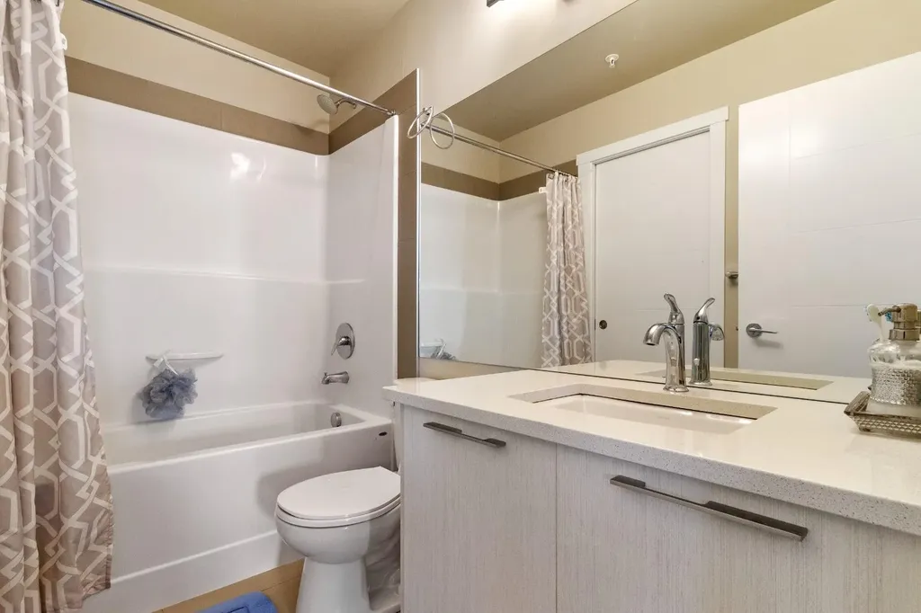 214 Sherwood Square NW Calgary AB T3R 1T6