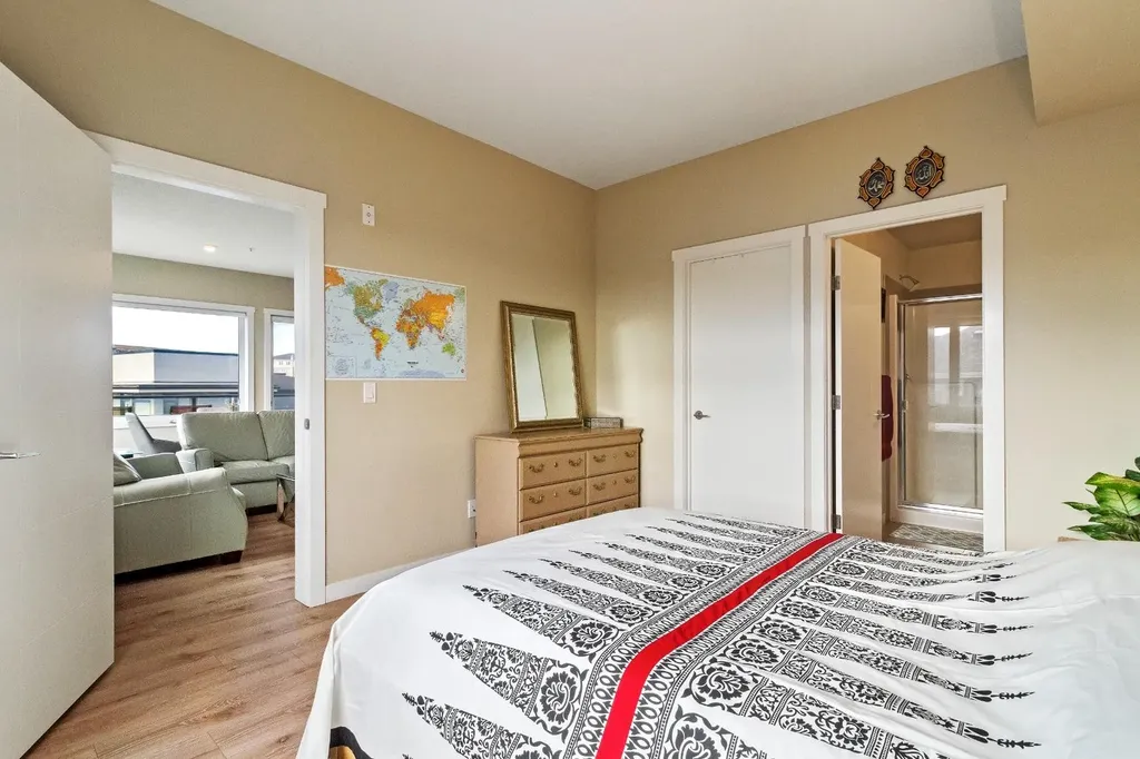 214 Sherwood Square NW Calgary AB T3R 1T6