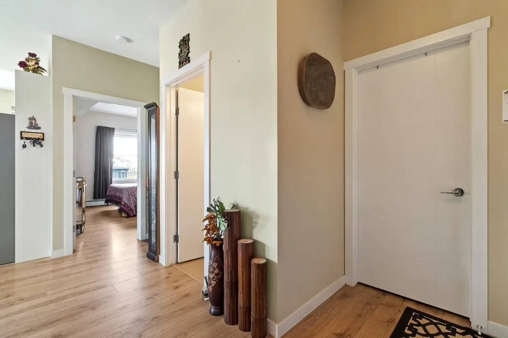 214 Sherwood Square NW Calgary AB T3R 1T6