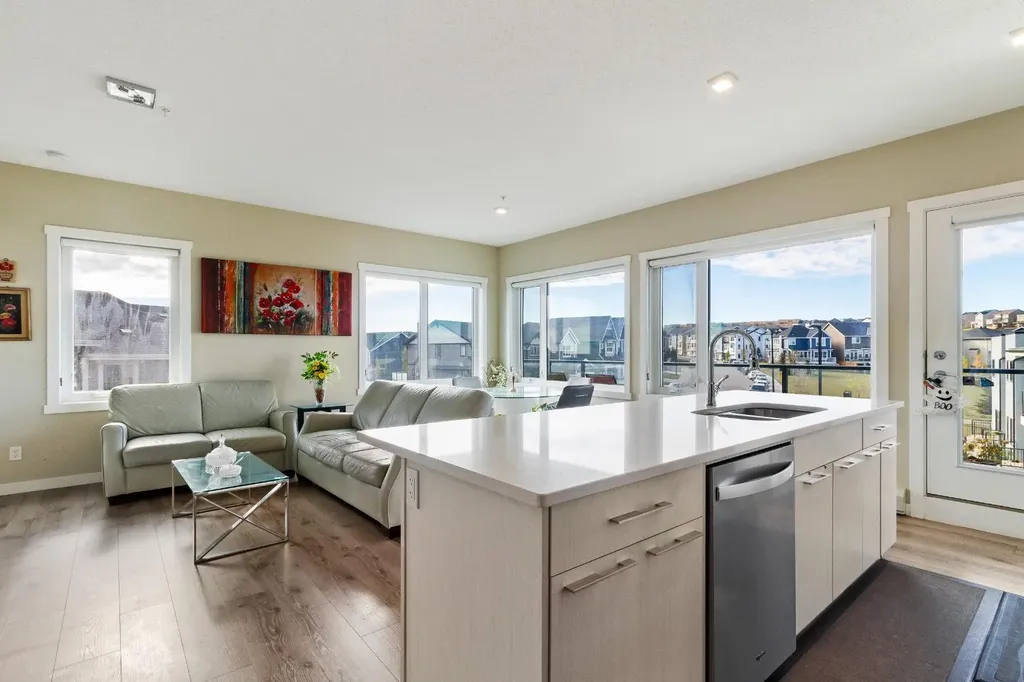 214 Sherwood Square NW Calgary AB T3R 1T6