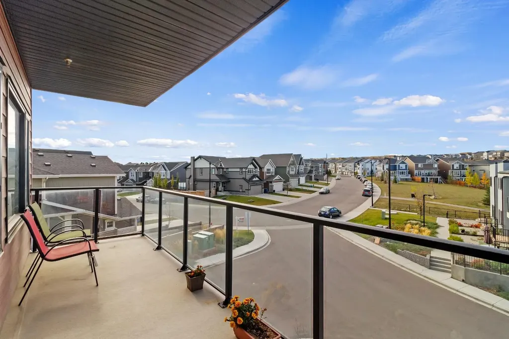 214 Sherwood Square NW Calgary AB T3R 1T6