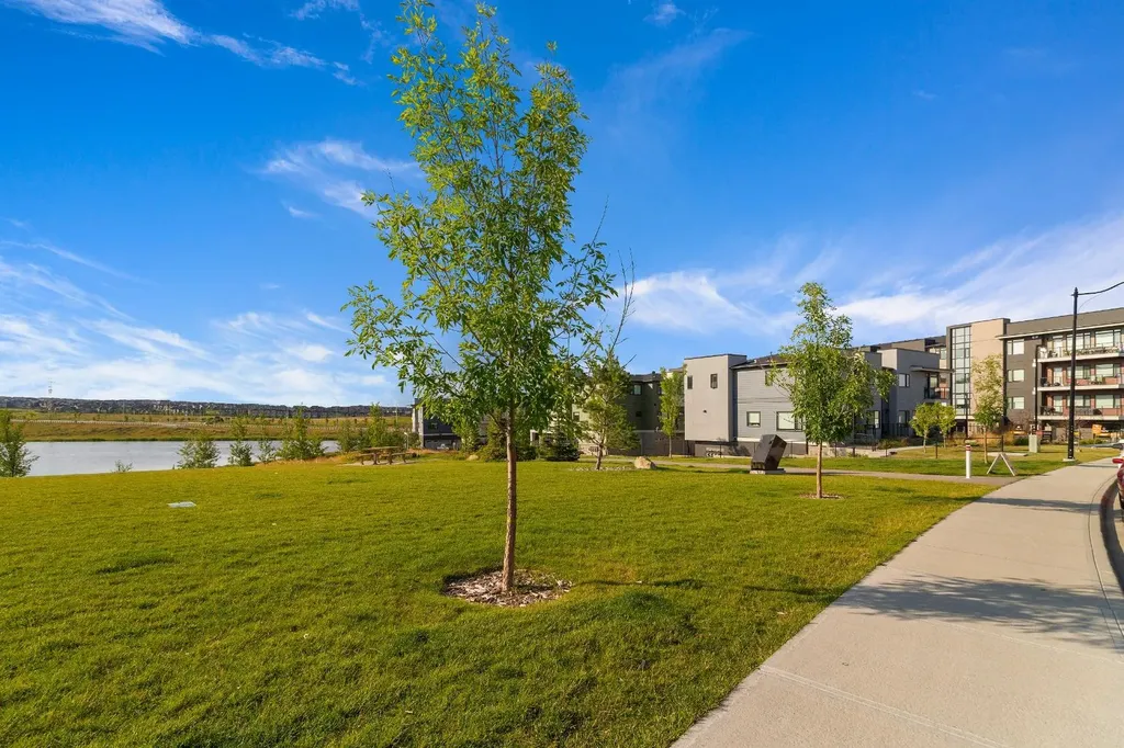 214 Sherwood Square NW Calgary AB T3R 1T6