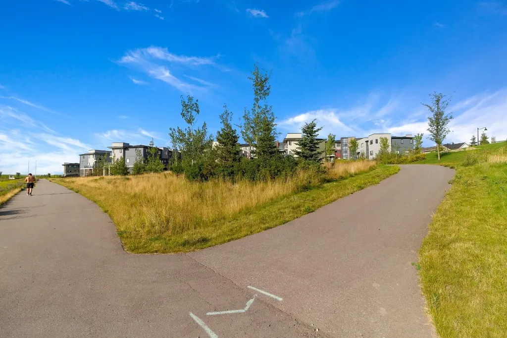 214 Sherwood Square NW Calgary AB T3R 1T6