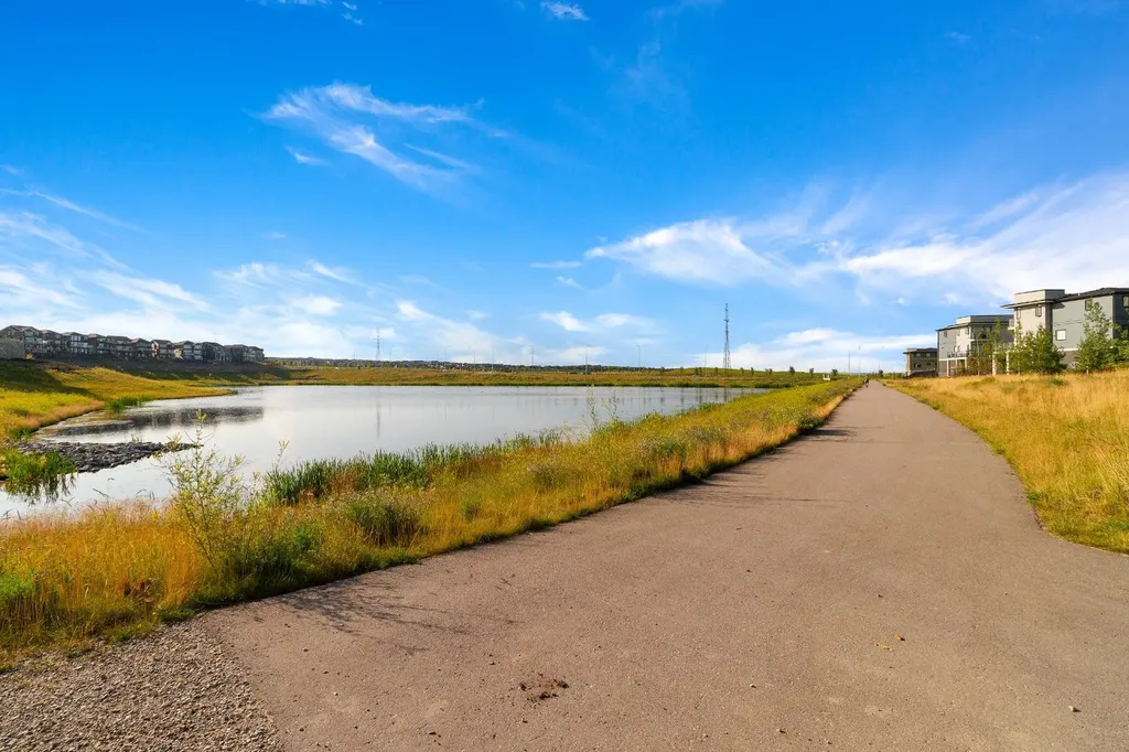 214 Sherwood Square NW Calgary AB T3R 1T6