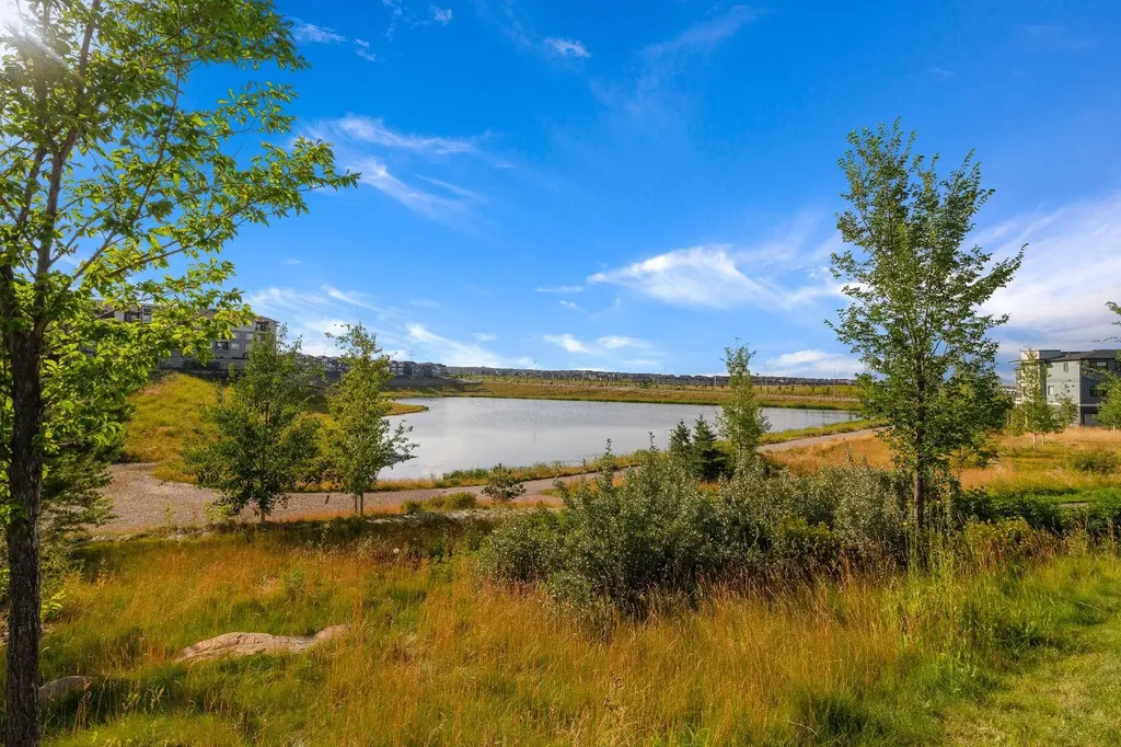 214 Sherwood Square NW Calgary AB T3R 1T6