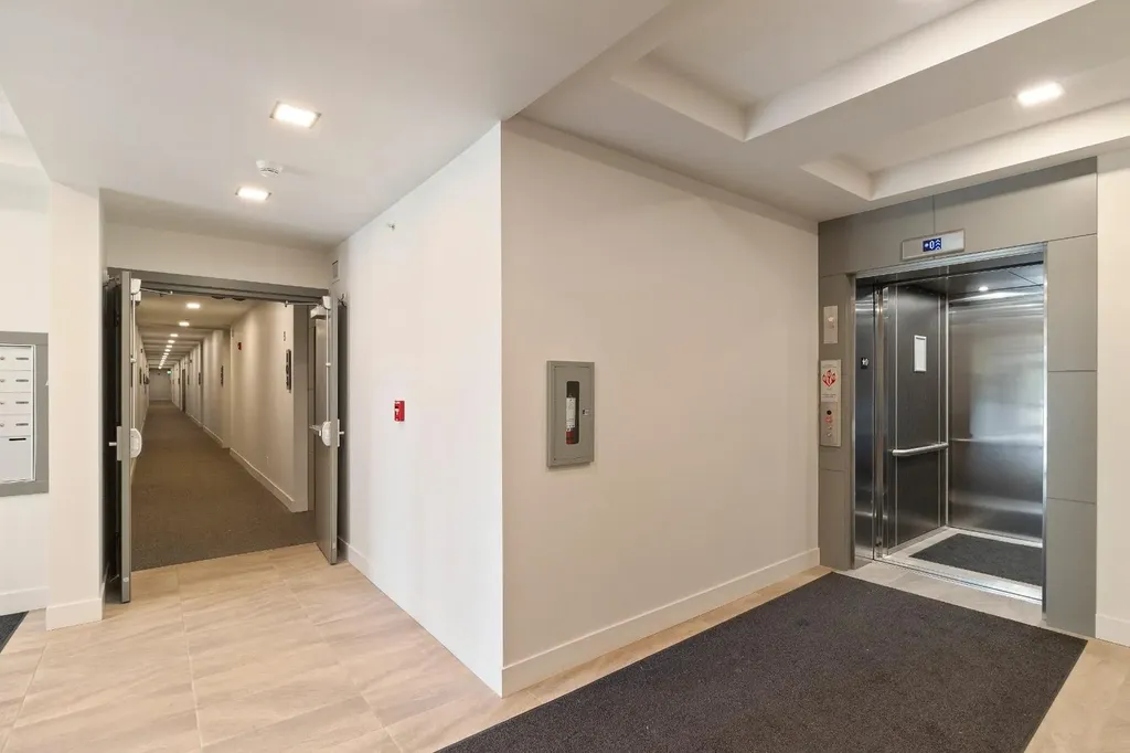 214 Sherwood Square NW Calgary AB T3R 1T6