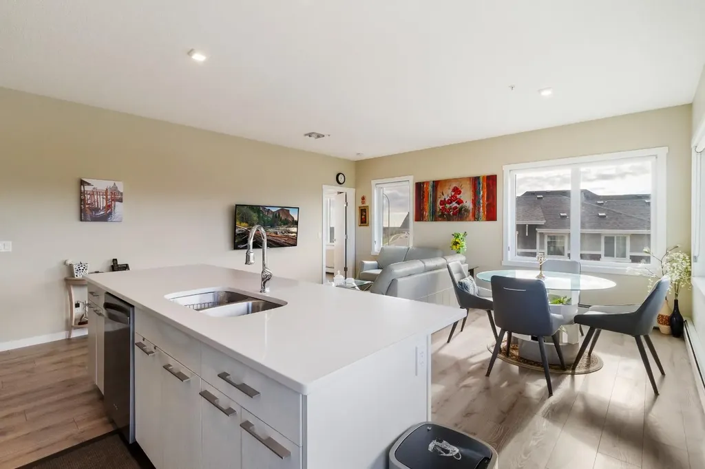 214 Sherwood Square NW Calgary AB T3R 1T6