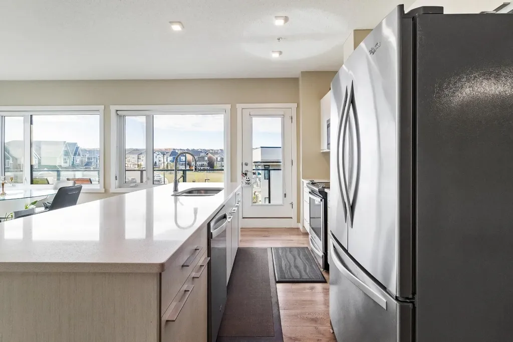 214 Sherwood Square NW Calgary AB T3R 1T6