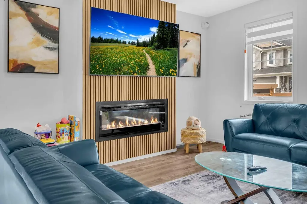 271 Carringham Road NW Calgary AB T3P1V4