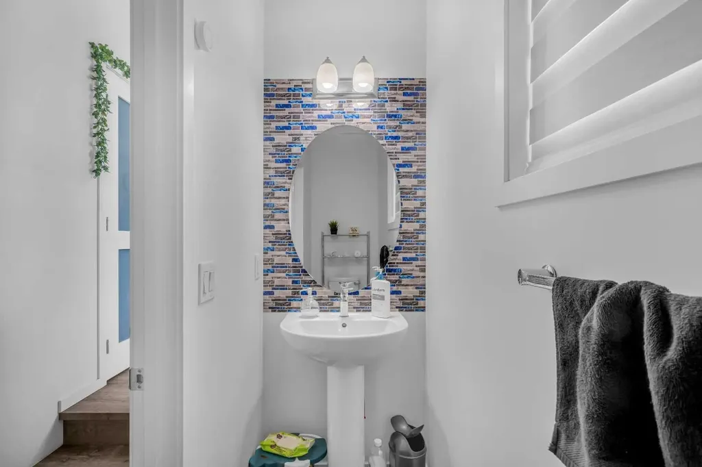 271 Carringham Road NW Calgary AB T3P1V4