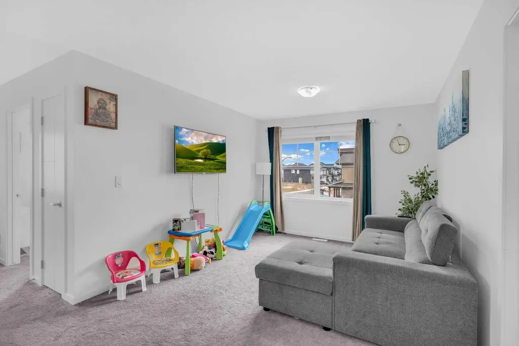 271 Carringham Road NW Calgary AB T3P1V4