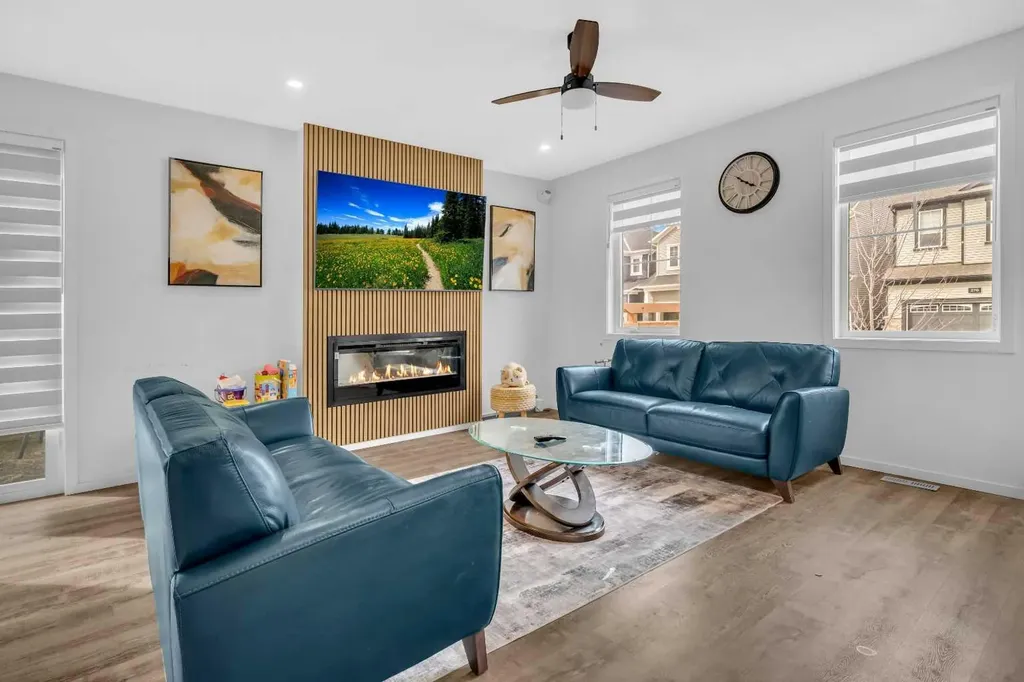 271 Carringham Road NW Calgary AB T3P1V4