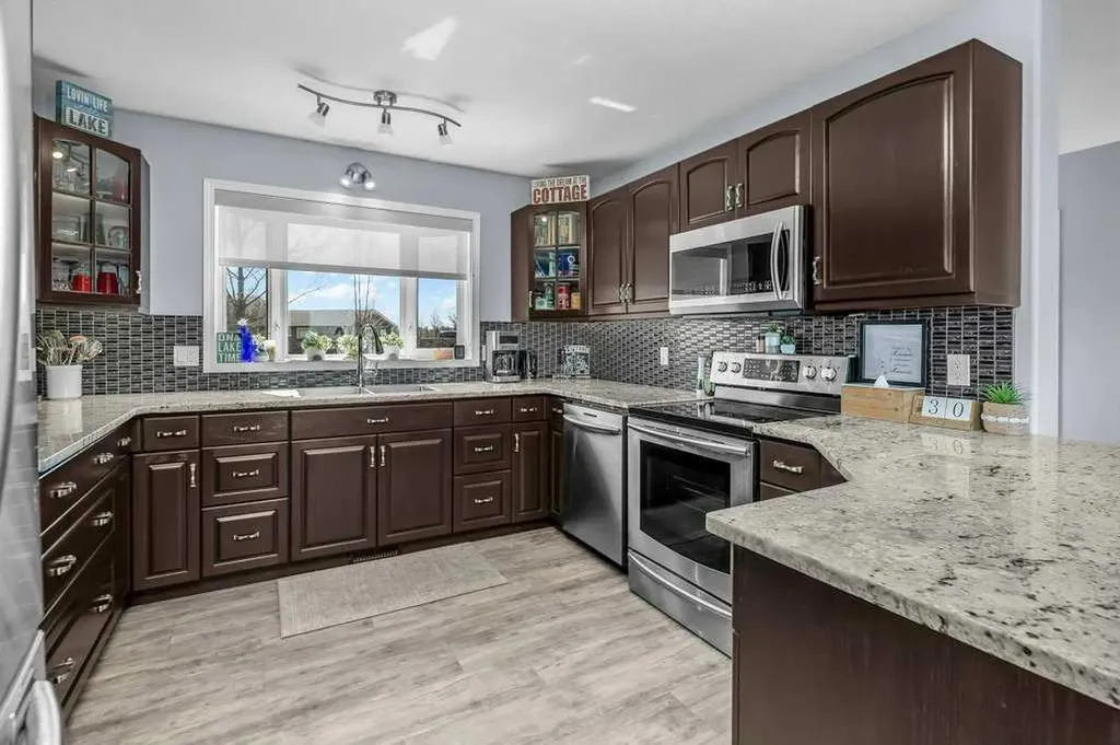 19 Lakeview Drive Rochon Sands AB T0C 3B0