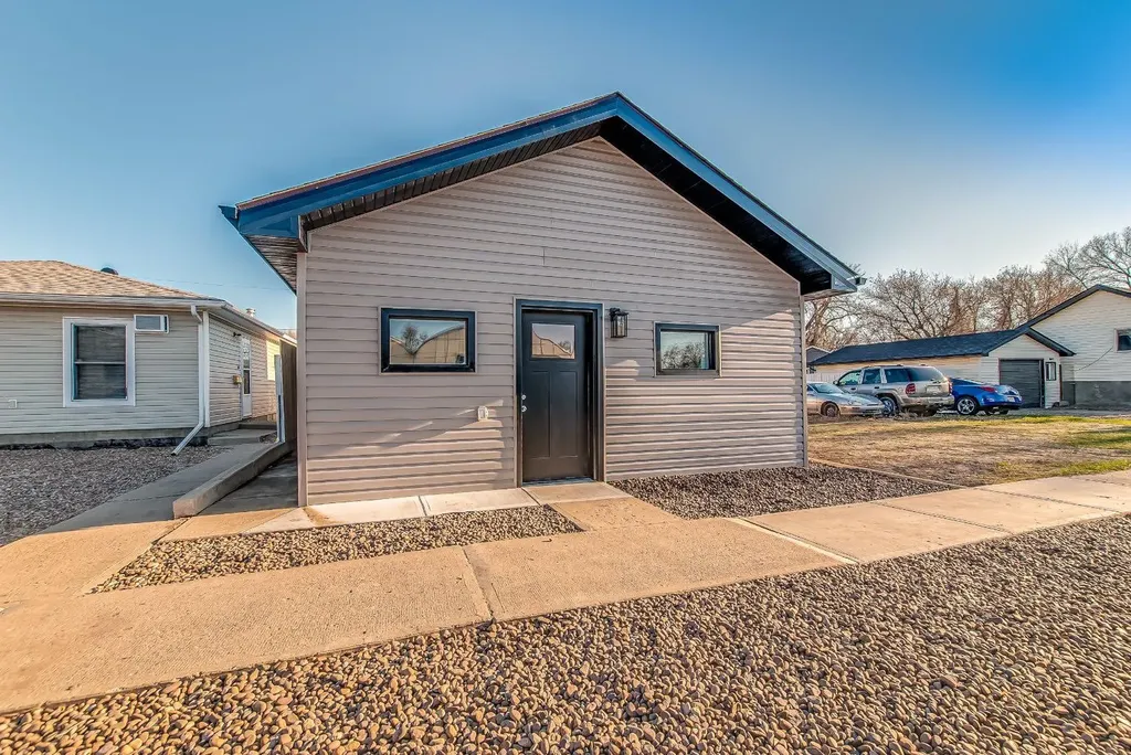 1313 Bridge Street SE Medicine Hat AB T1A 1E5