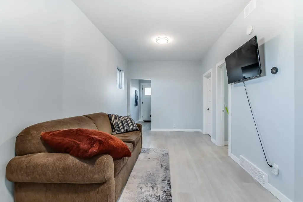 1313 Bridge Street SE Medicine Hat AB T1A 1E5