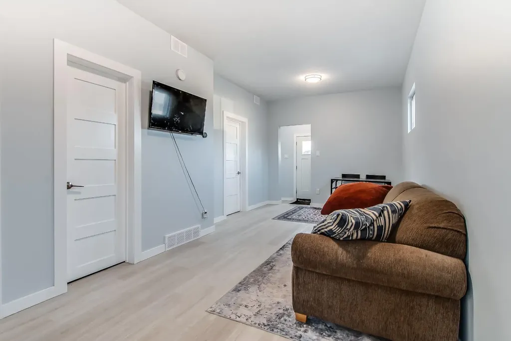 1313 Bridge Street SE Medicine Hat AB T1A 1E5