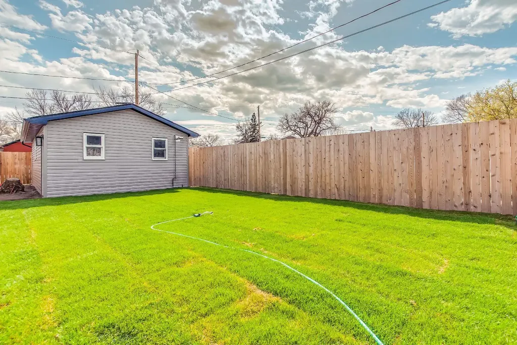 1313 Bridge Street SE Medicine Hat AB T1A 1E5