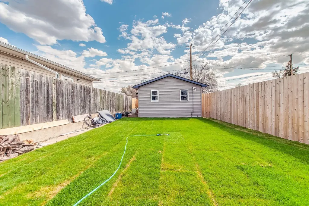 1313 Bridge Street SE Medicine Hat AB T1A 1E5