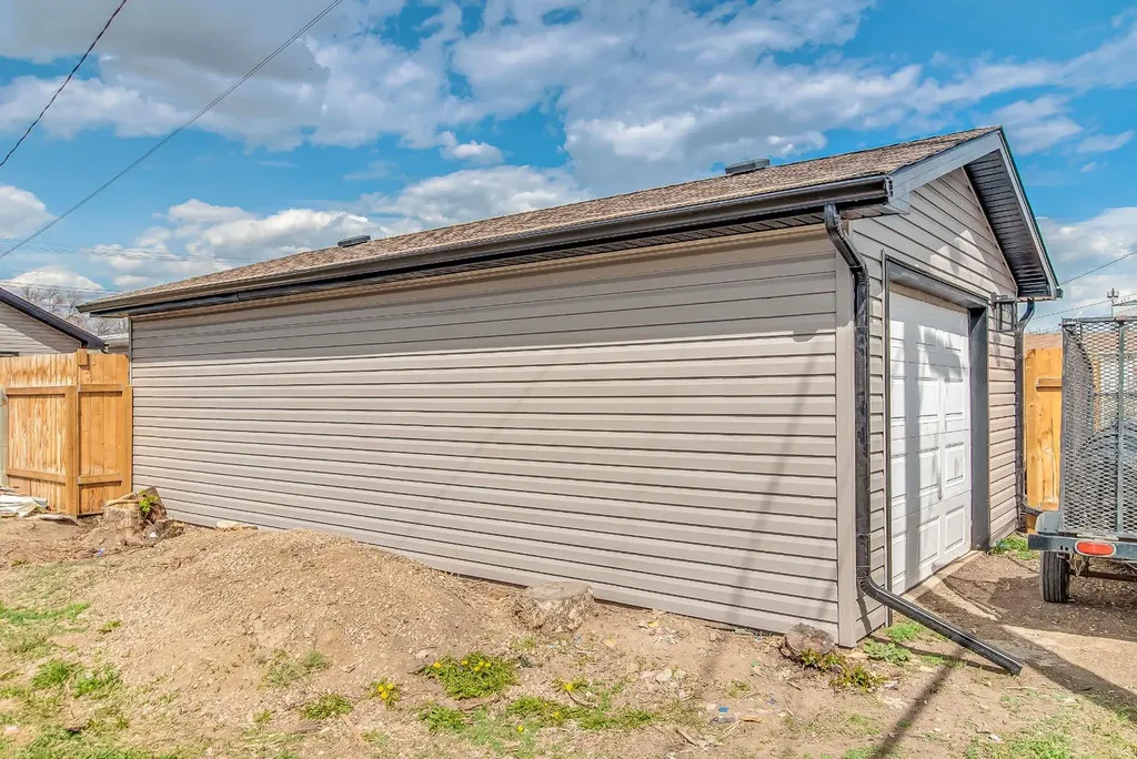 1313 Bridge Street SE Medicine Hat AB T1A 1E5