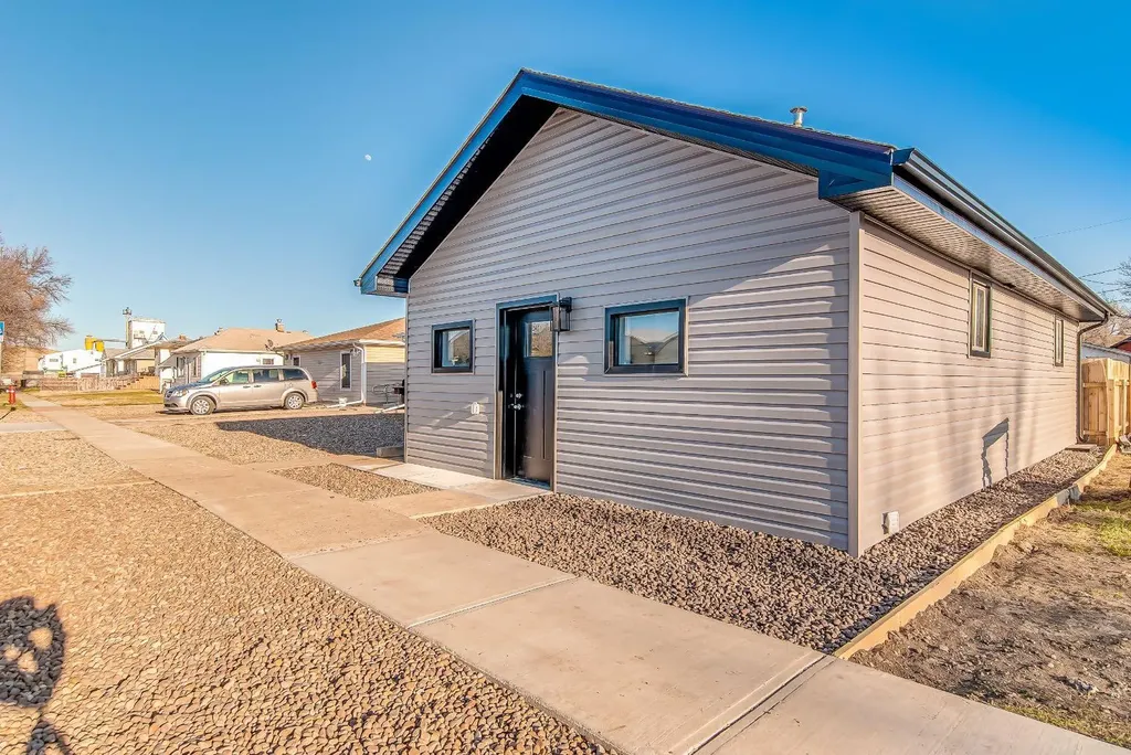 1313 Bridge Street SE Medicine Hat AB T1A 1E5