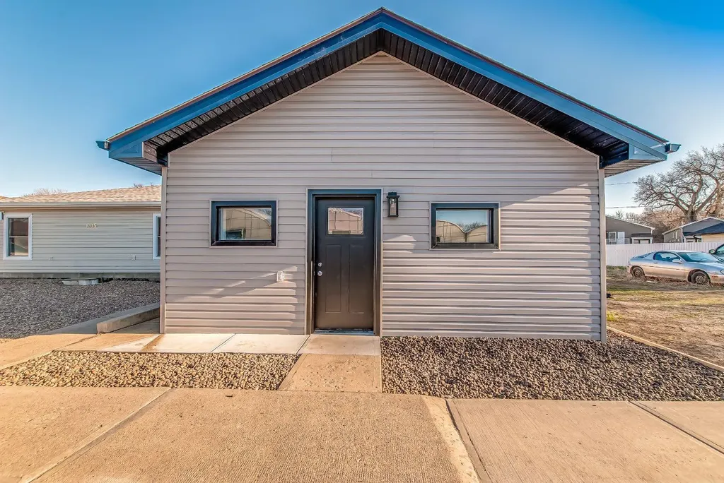 1313 Bridge Street SE Medicine Hat AB T1A 1E5