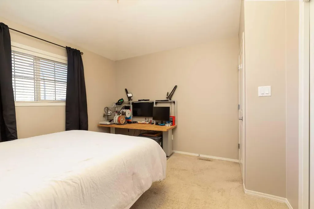 719 Silkstone Close W Lethbridge AB T1J 4B9