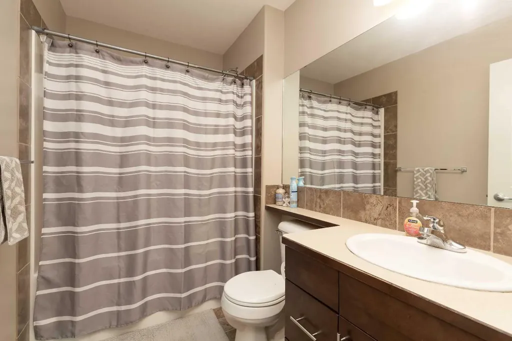 719 Silkstone Close W Lethbridge AB T1J 4B9