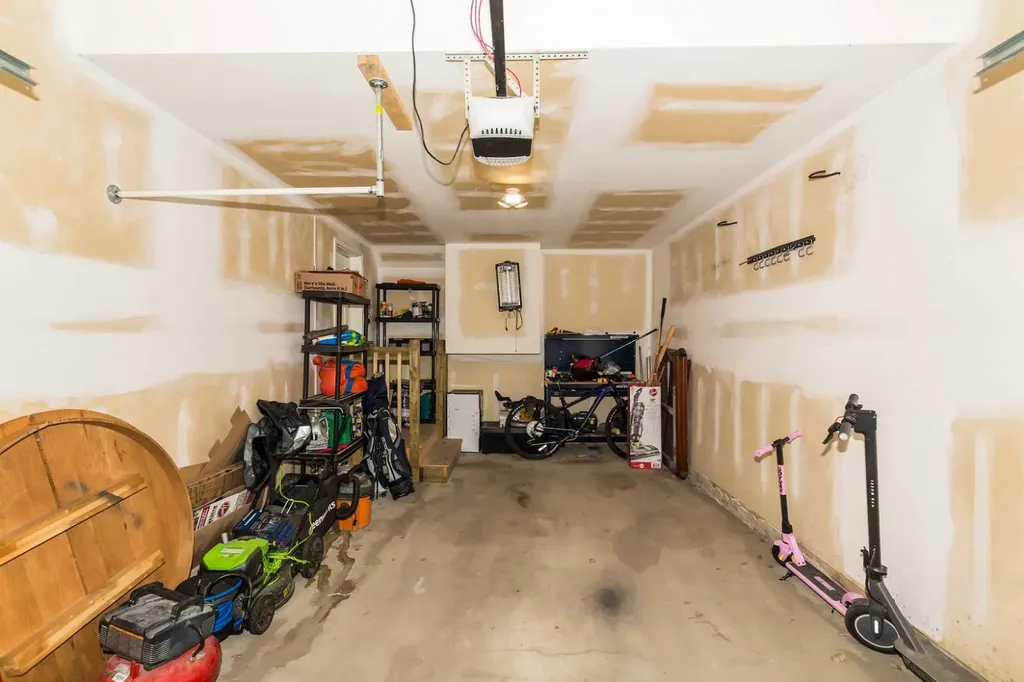 719 Silkstone Close W Lethbridge AB T1J 4B9