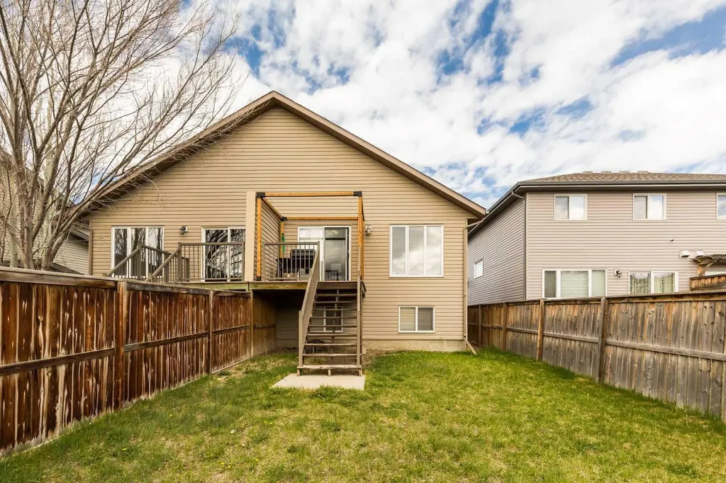 719 Silkstone Close W Lethbridge AB T1J 4B9